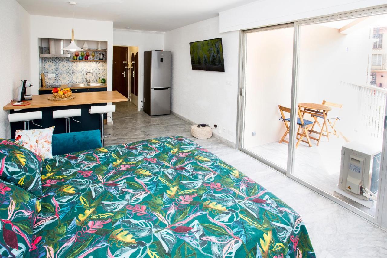 Romantic Sea View Studio, Steps Away From The Beach Antibes Exteriör bild